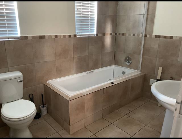 3 BEDROOM FREESTANDING FOR SALE IN KOSMOSDAL